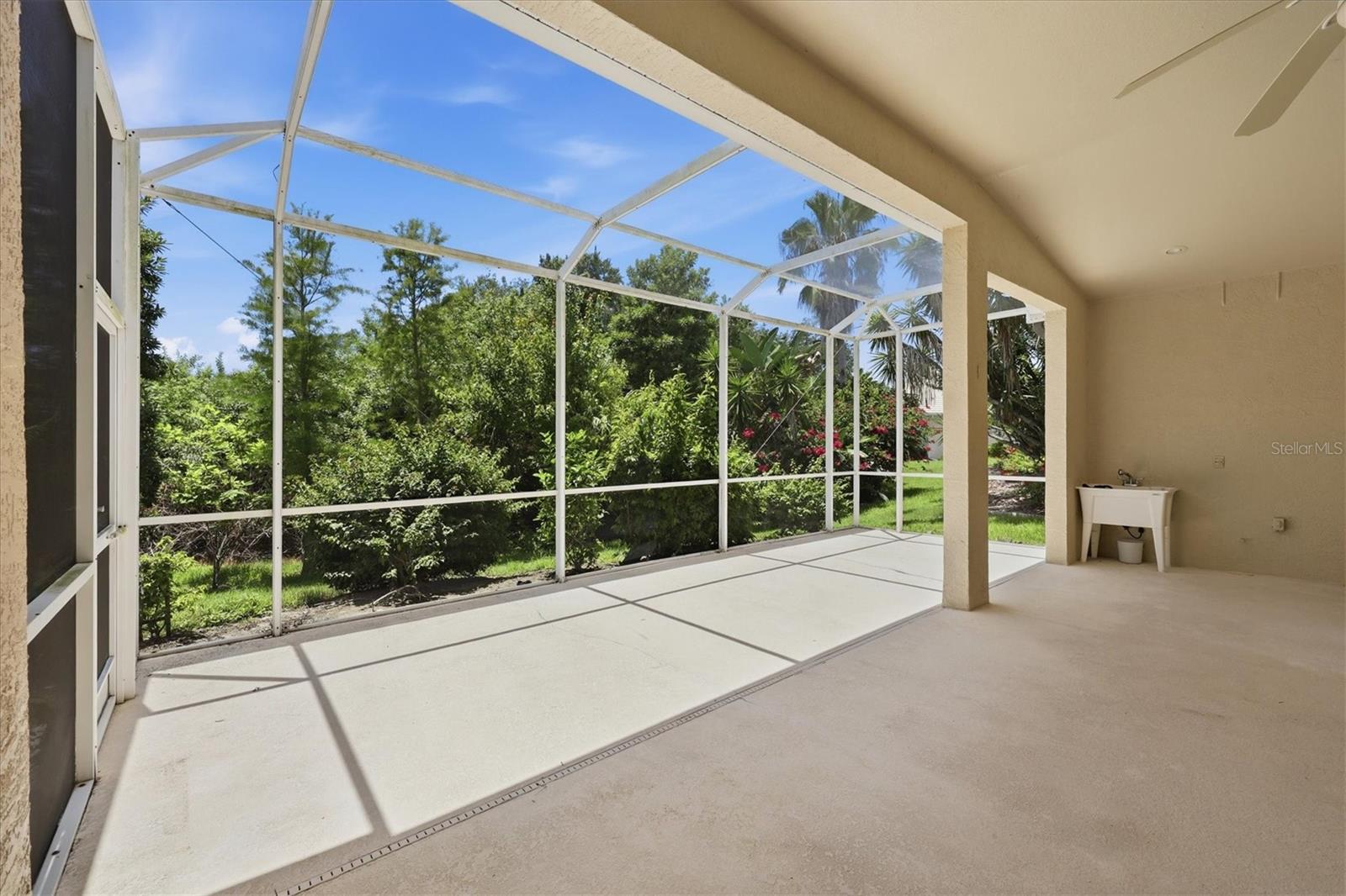 8492 IDLEWOOD CT, LAKEWOOD RANCH, FL — photo 10
