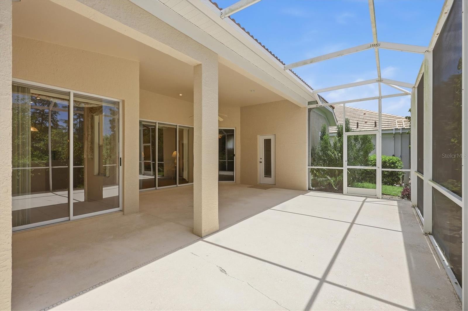 8492 IDLEWOOD CT, LAKEWOOD RANCH, FL — photo 11