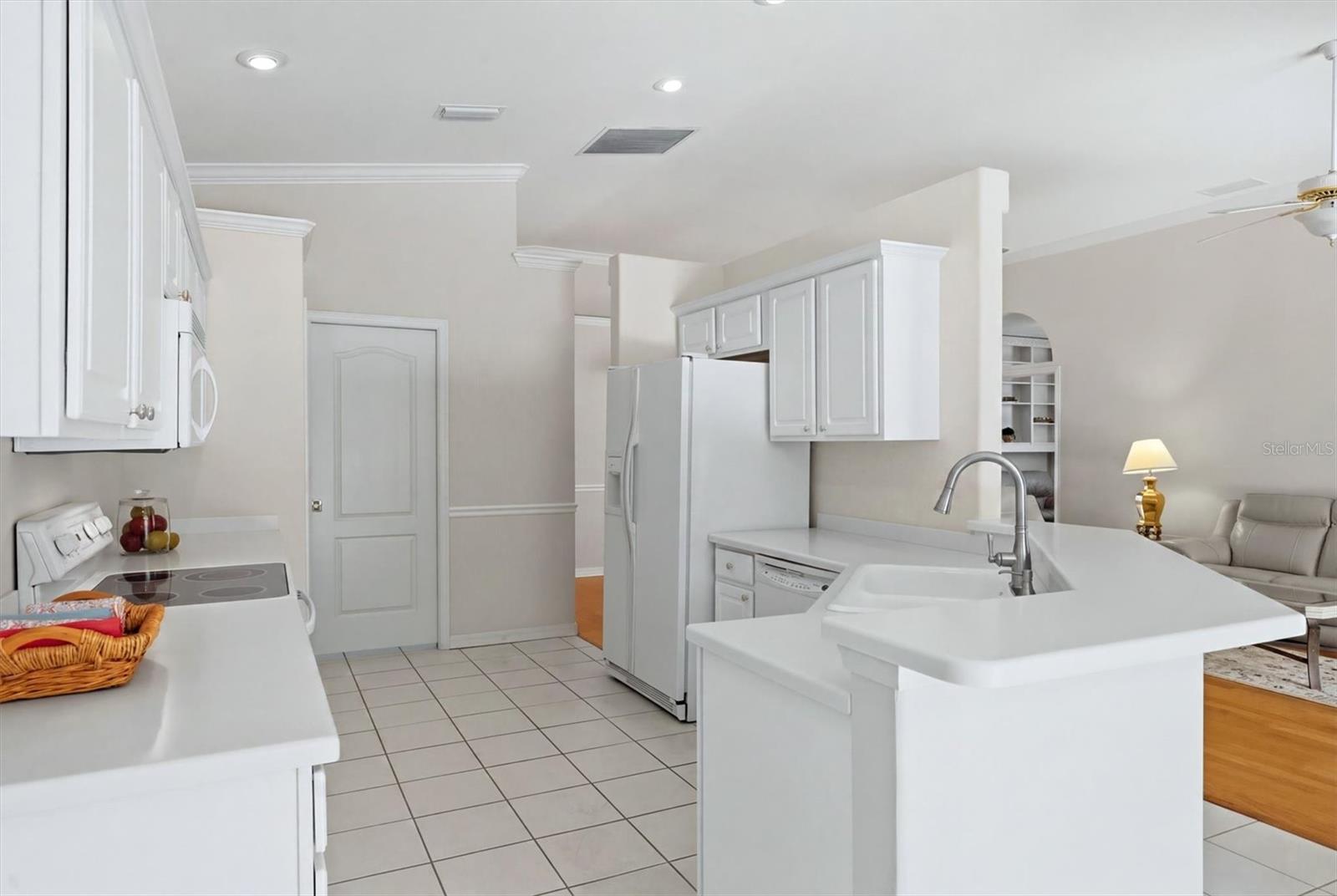 8492 IDLEWOOD CT, LAKEWOOD RANCH, FL — photo 17