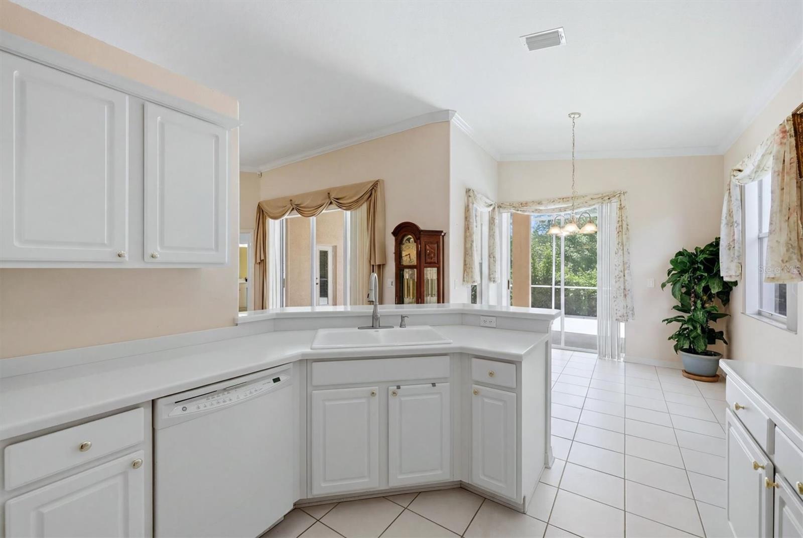 8492 IDLEWOOD CT, LAKEWOOD RANCH, FL — photo 19