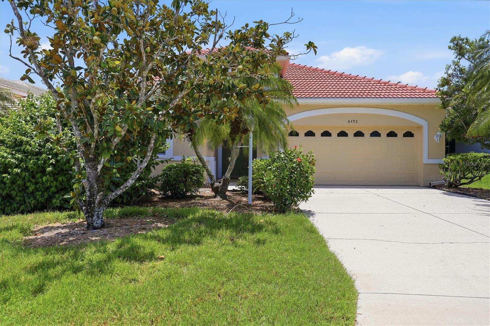 8492 IDLEWOOD CT, LAKEWOOD RANCH, FL — photo 37