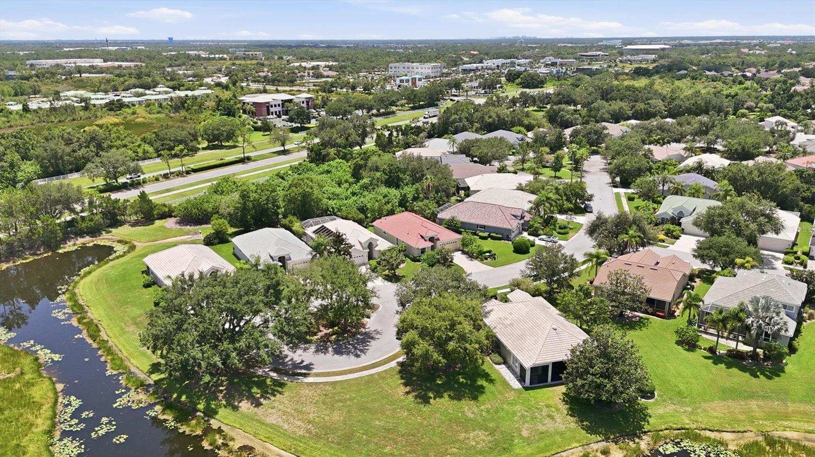 8492 IDLEWOOD CT, LAKEWOOD RANCH, FL — photo 45