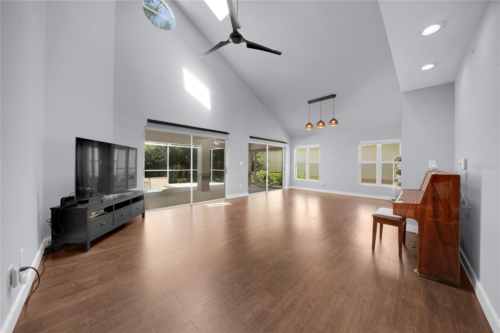 15876 SANCTUARY DR, TAMPA, FL — photo 2