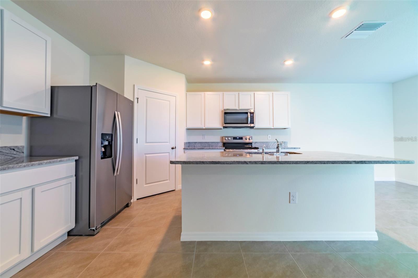 9138 FORGE BREEZE LOOP, WESLEY CHAPEL, FL — photo 20