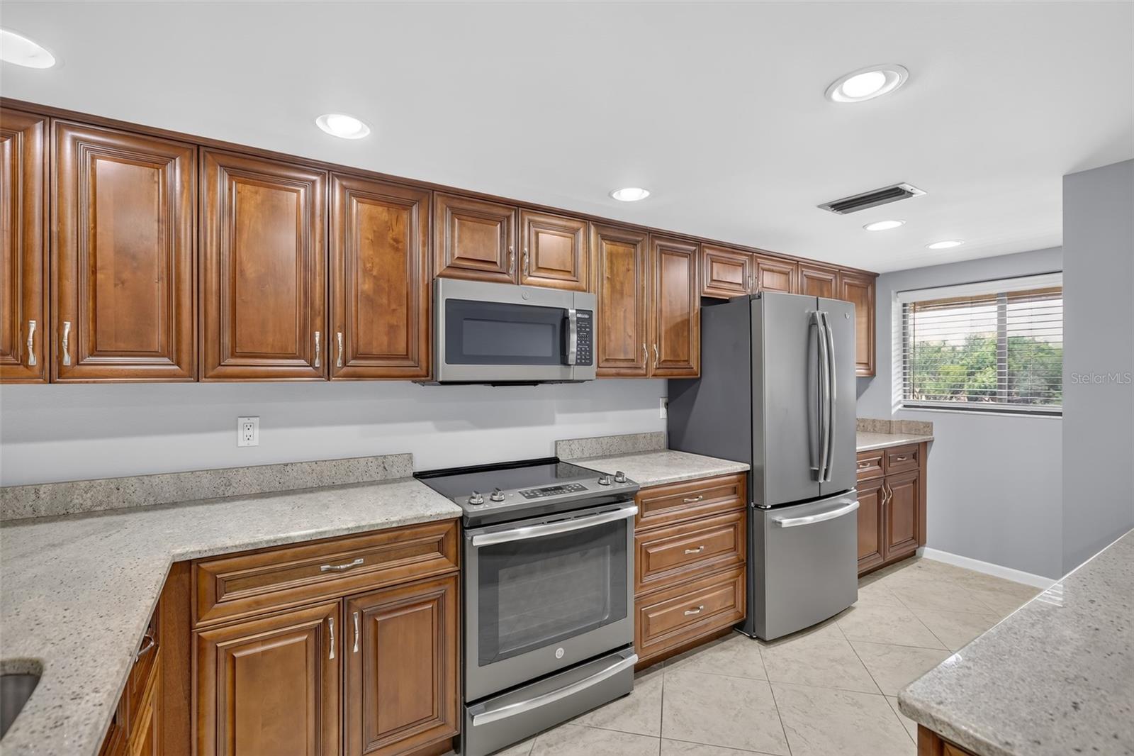 1724 GOLFVIEW DR, TARPON SPRINGS, FL — photo 3