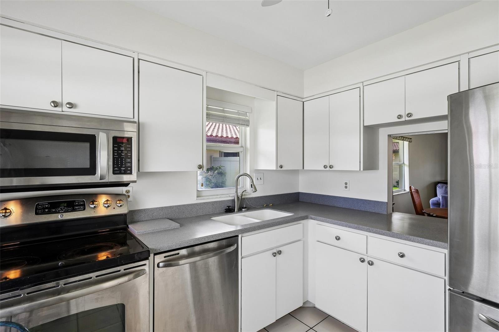 3210 CAMBRIDGE AVE, BRADENTON, FL — photo 9