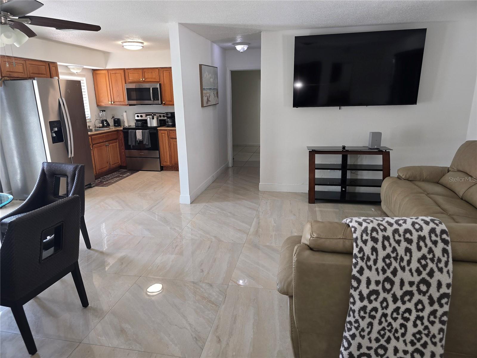 537 MELODY CIR, SARASOTA, FL — photo 2