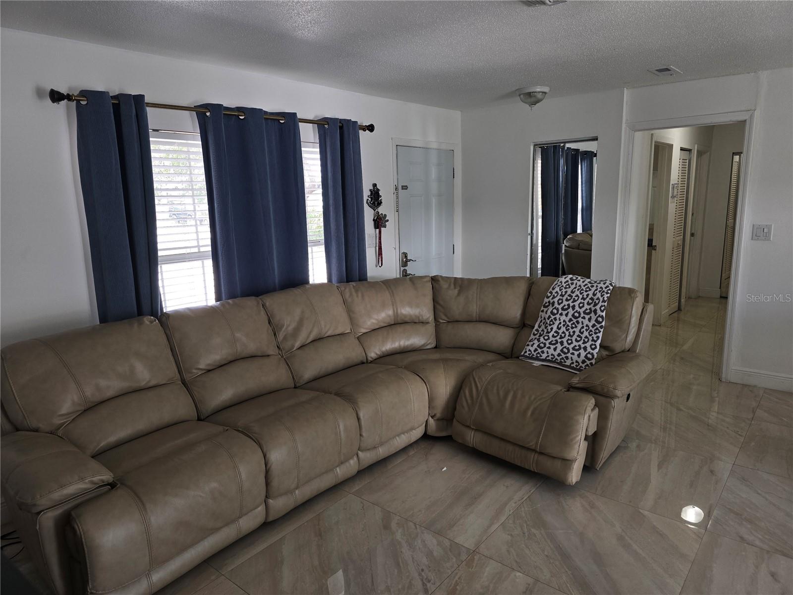 537 MELODY CIR, SARASOTA, FL — photo 5