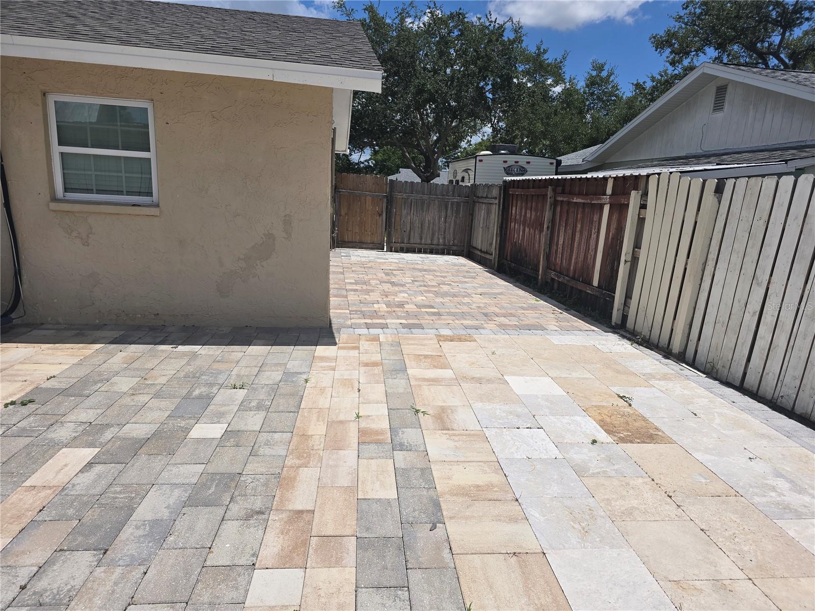 537 MELODY CIR, SARASOTA, FL — photo 17