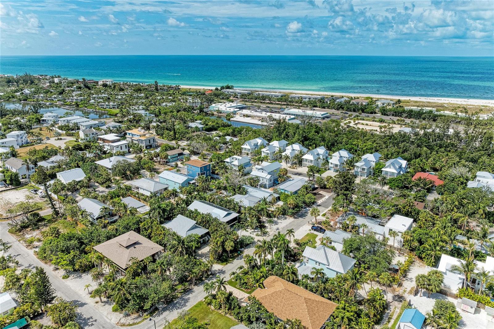 580 LINLEY ST, LONGBOAT KEY, FL — photo 47
