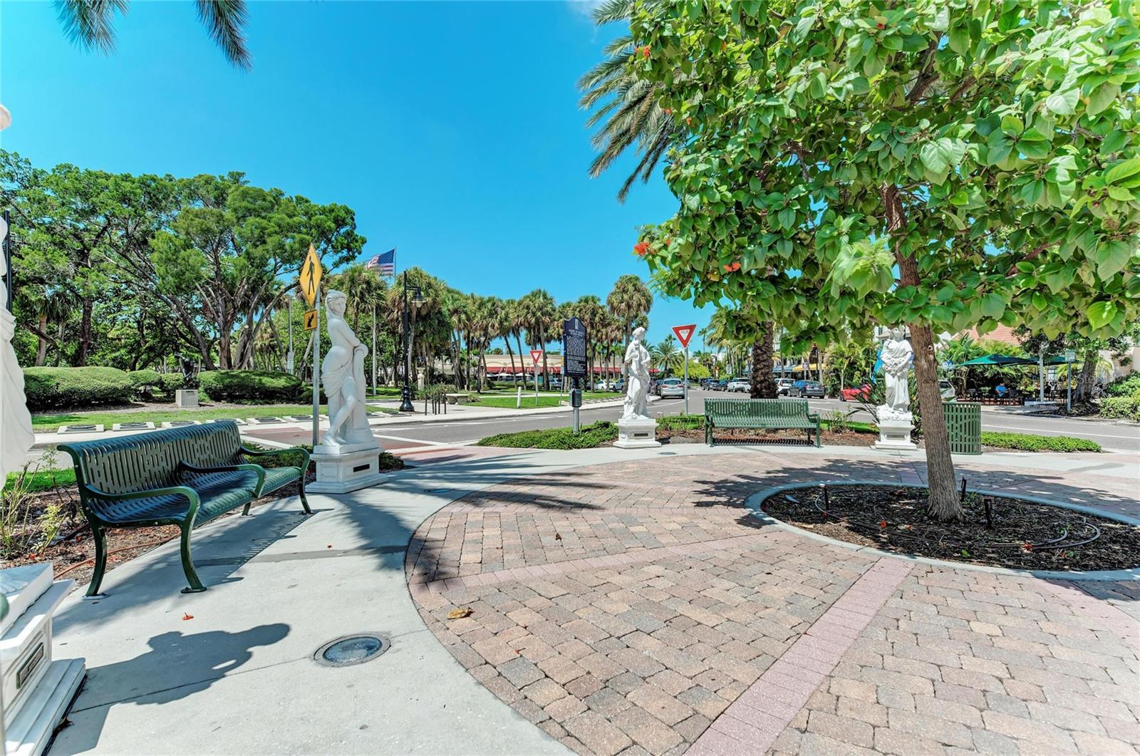 580 LINLEY ST, LONGBOAT KEY, FL — photo 63