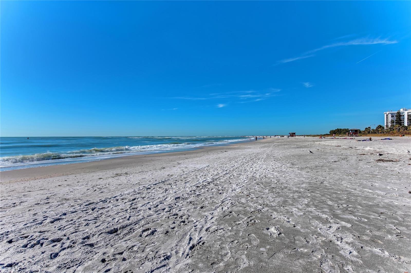 580 LINLEY ST, LONGBOAT KEY, FL — photo 36