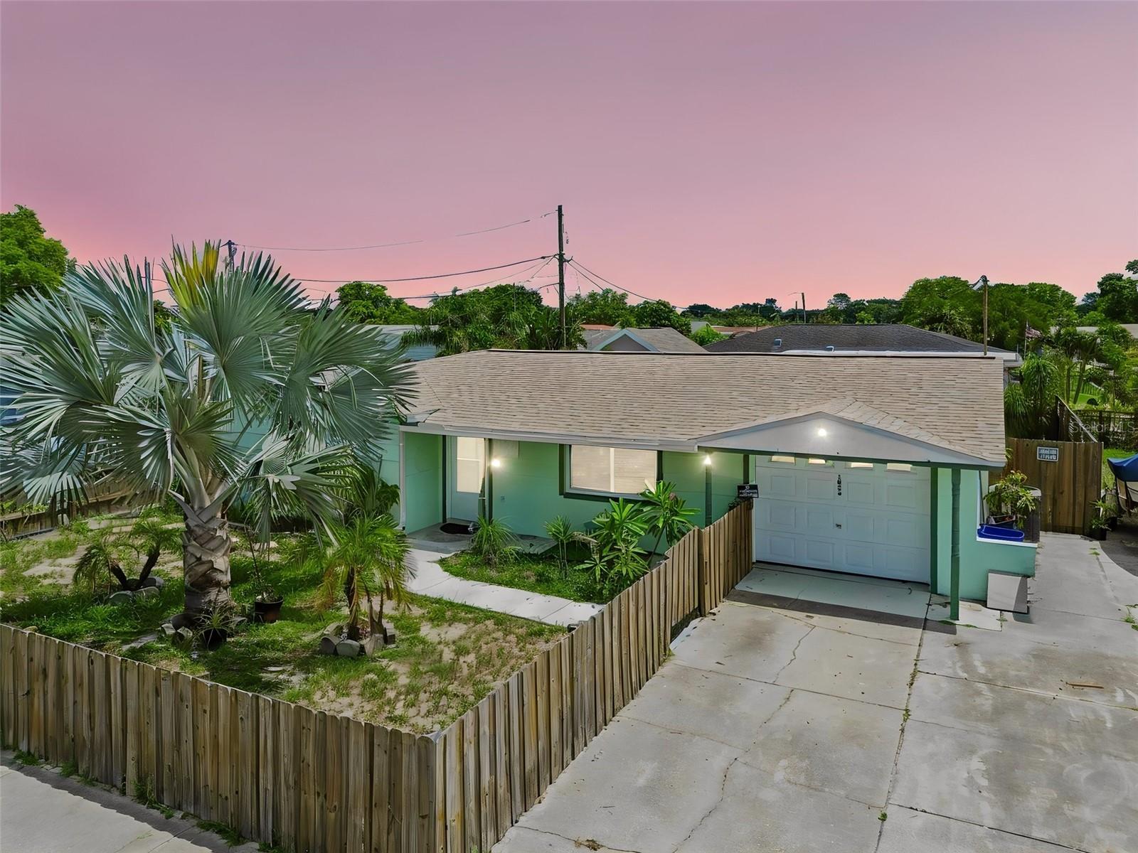 1056 TAMARAC DR, HOLIDAY, FL