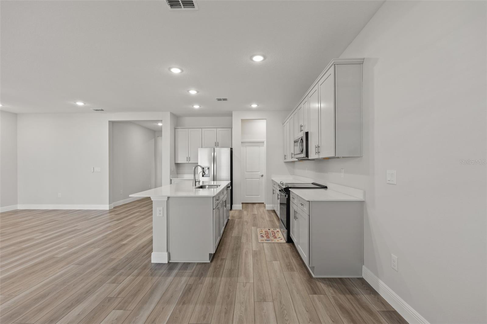 10412 FIELDSTONE MYRTLE WAY, SAN ANTONIO, FL — photo 25