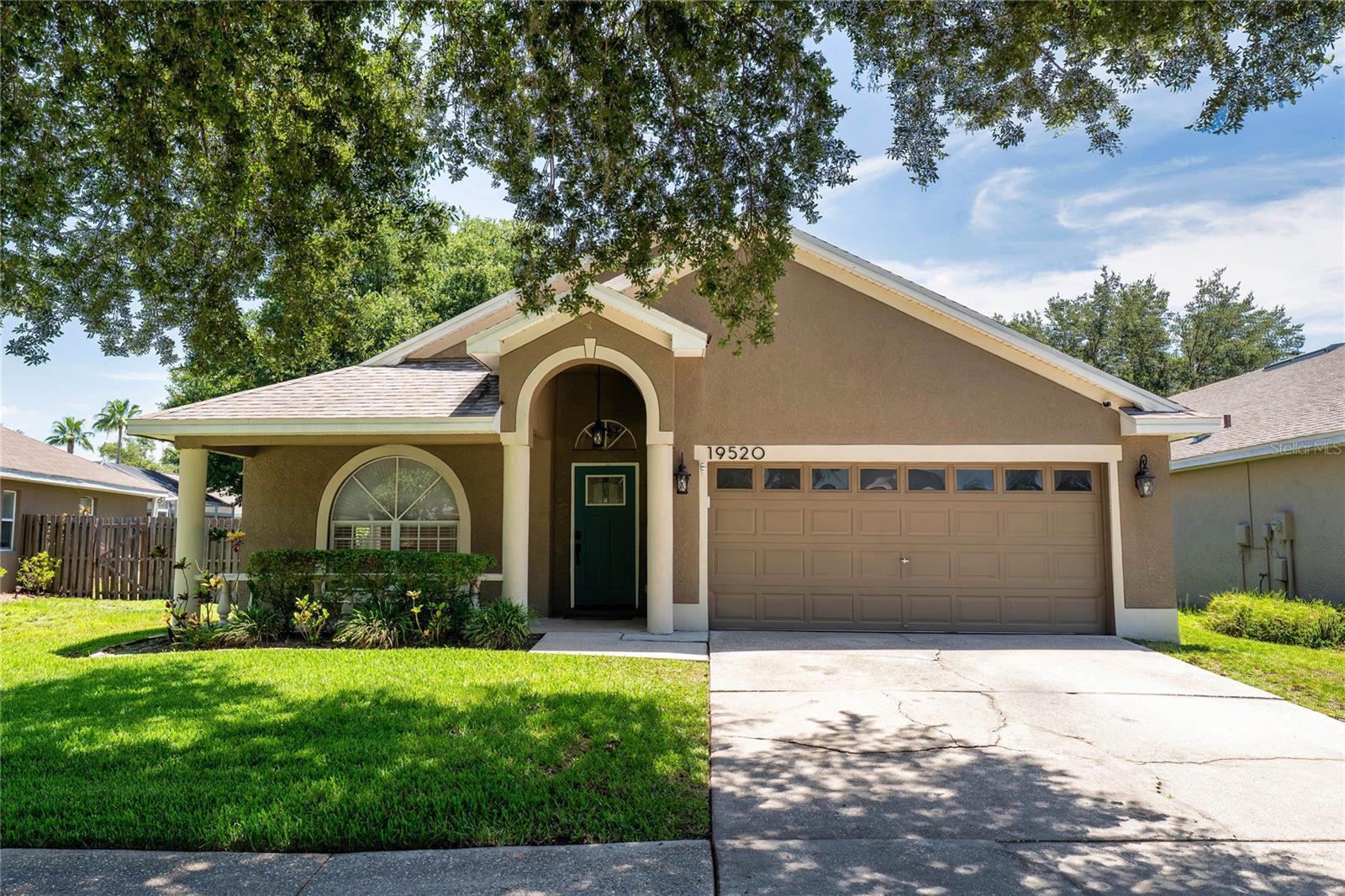 19520 MORDEN BLUSH DR, LUTZ, FL — photo 2