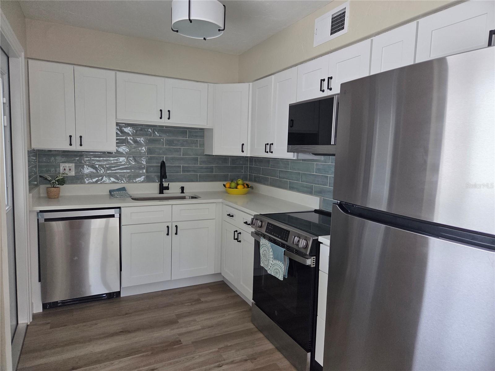 3066 66TH WAY N, ST PETERSBURG, FL — photo 11