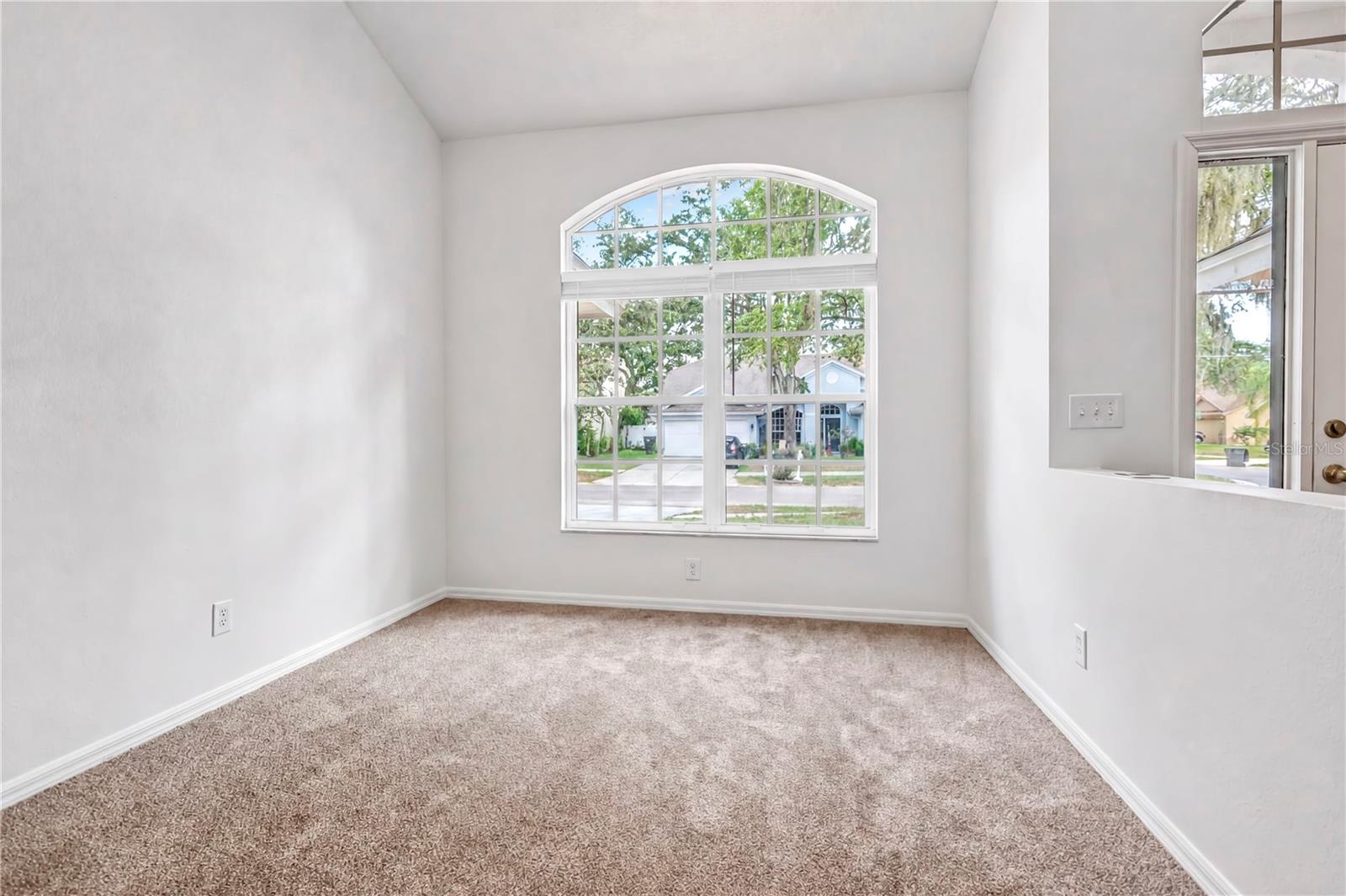 2302 LYNCREST CT, VALRICO, FL — photo 2