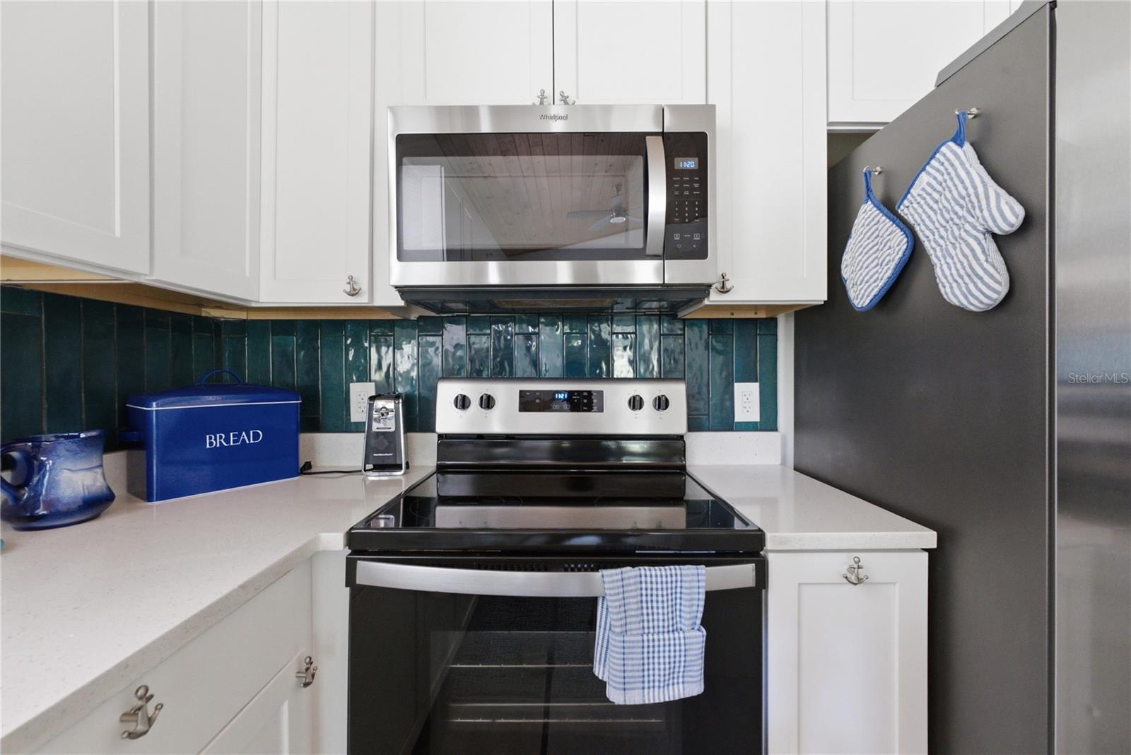 559 18TH ST E, BRADENTON, FL — photo 9