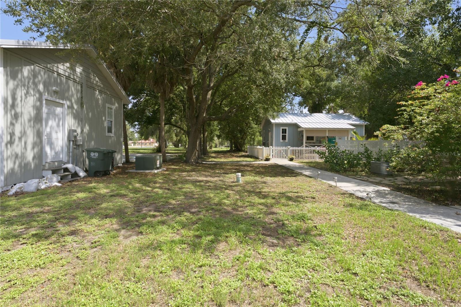 559 18TH ST E, BRADENTON, FL — photo 40