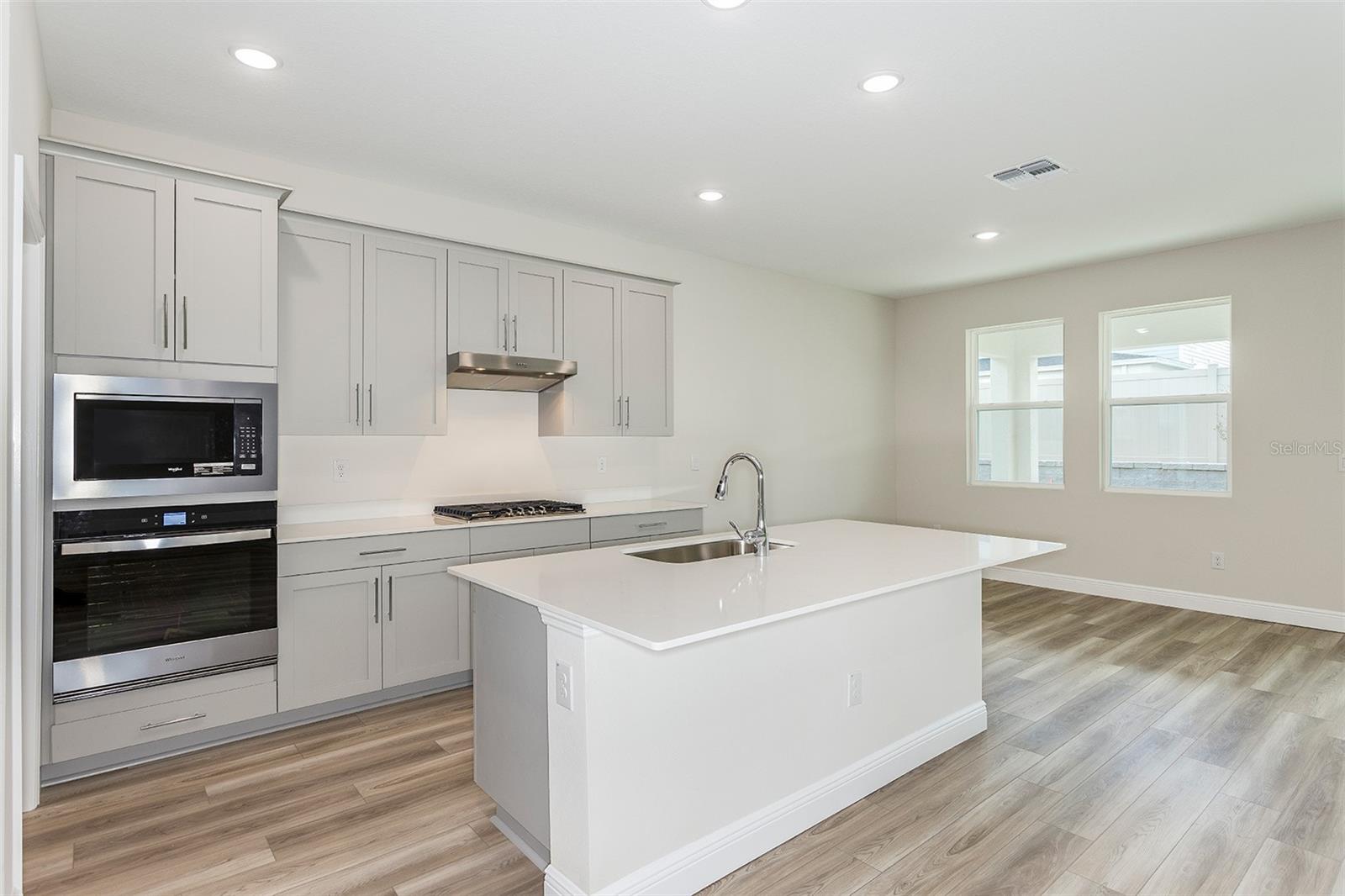 33437 TWILIGHT SEA PL, DADE CITY, FL — photo 2