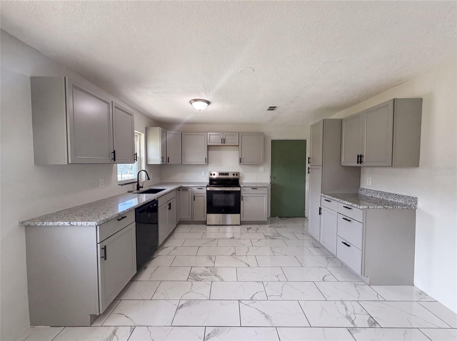 417 CALUMET RD, AVON PARK, FL — photo 2
