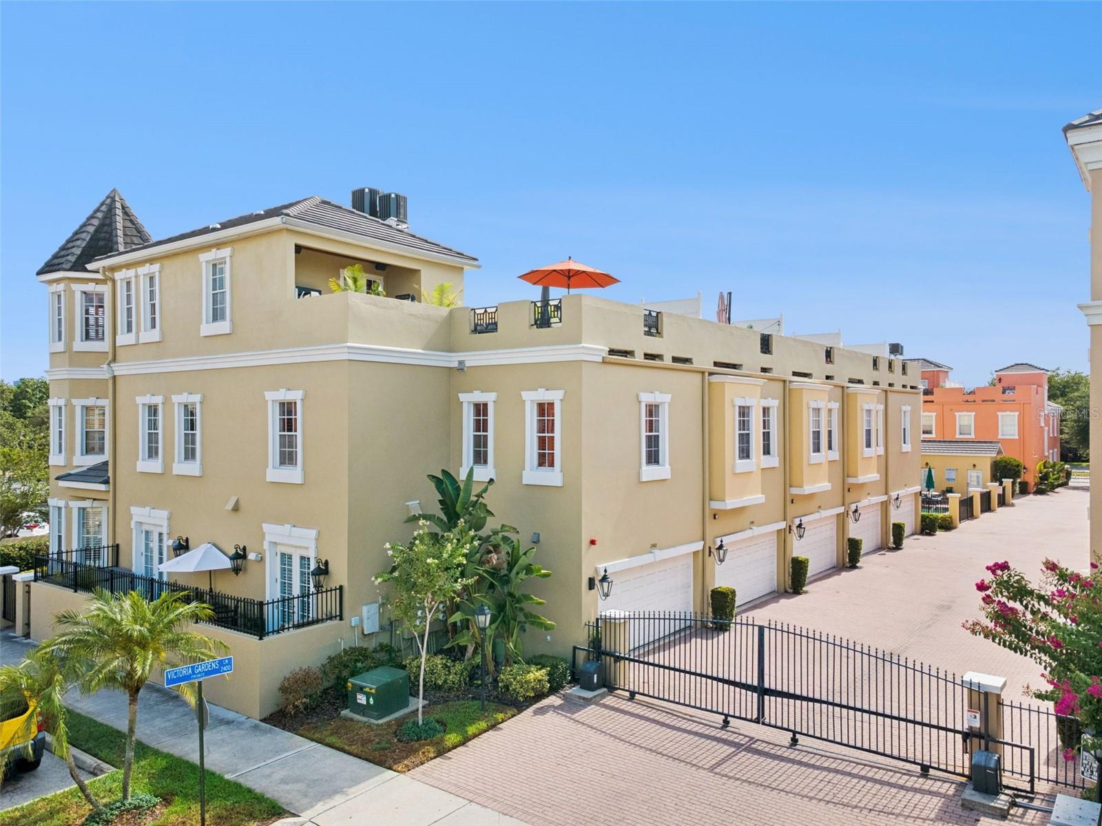 2402 VICTORIA GARDENS LN, TAMPA, FL — photo 2