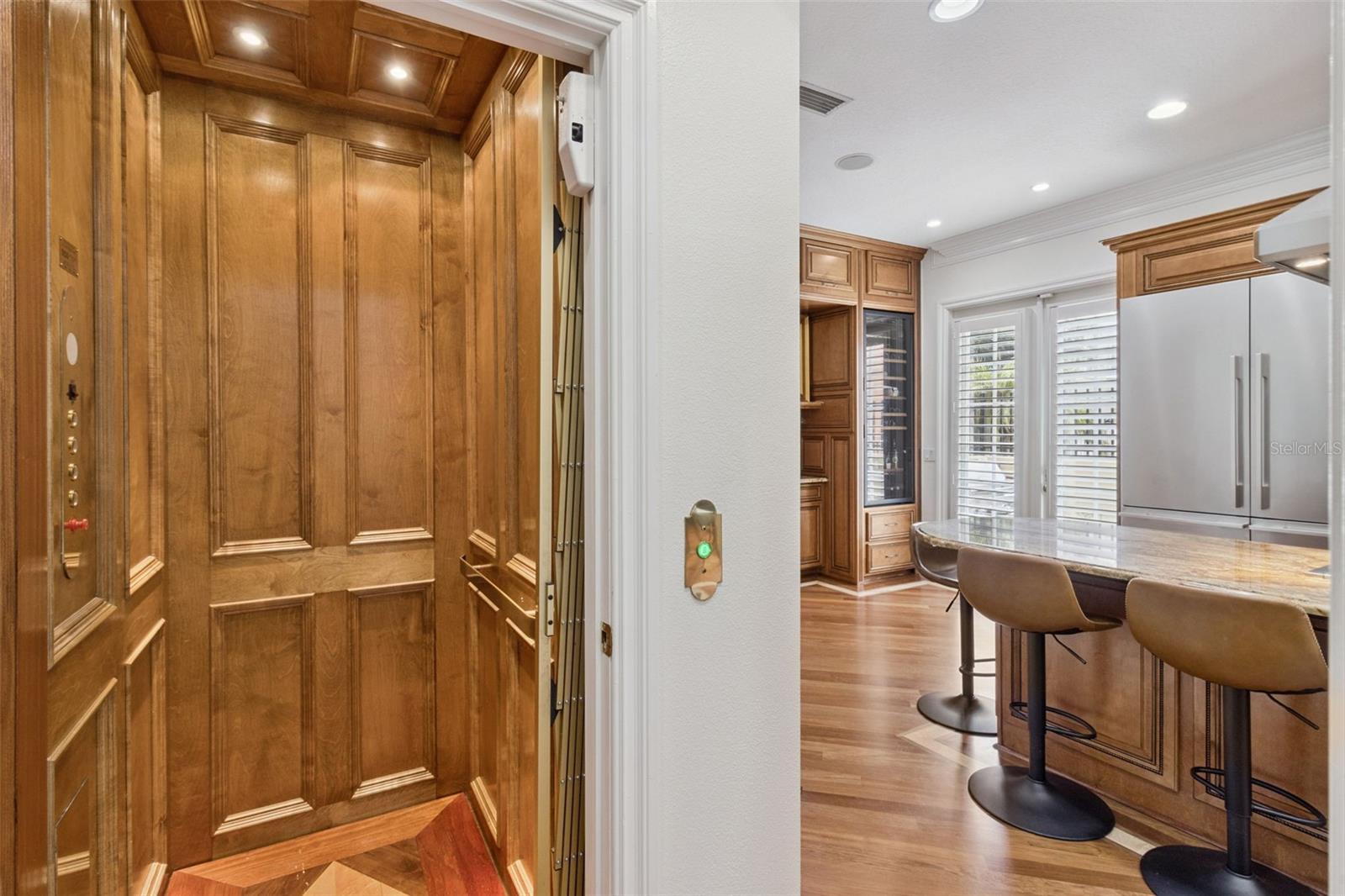 2402 VICTORIA GARDENS LN, TAMPA, FL — photo 13