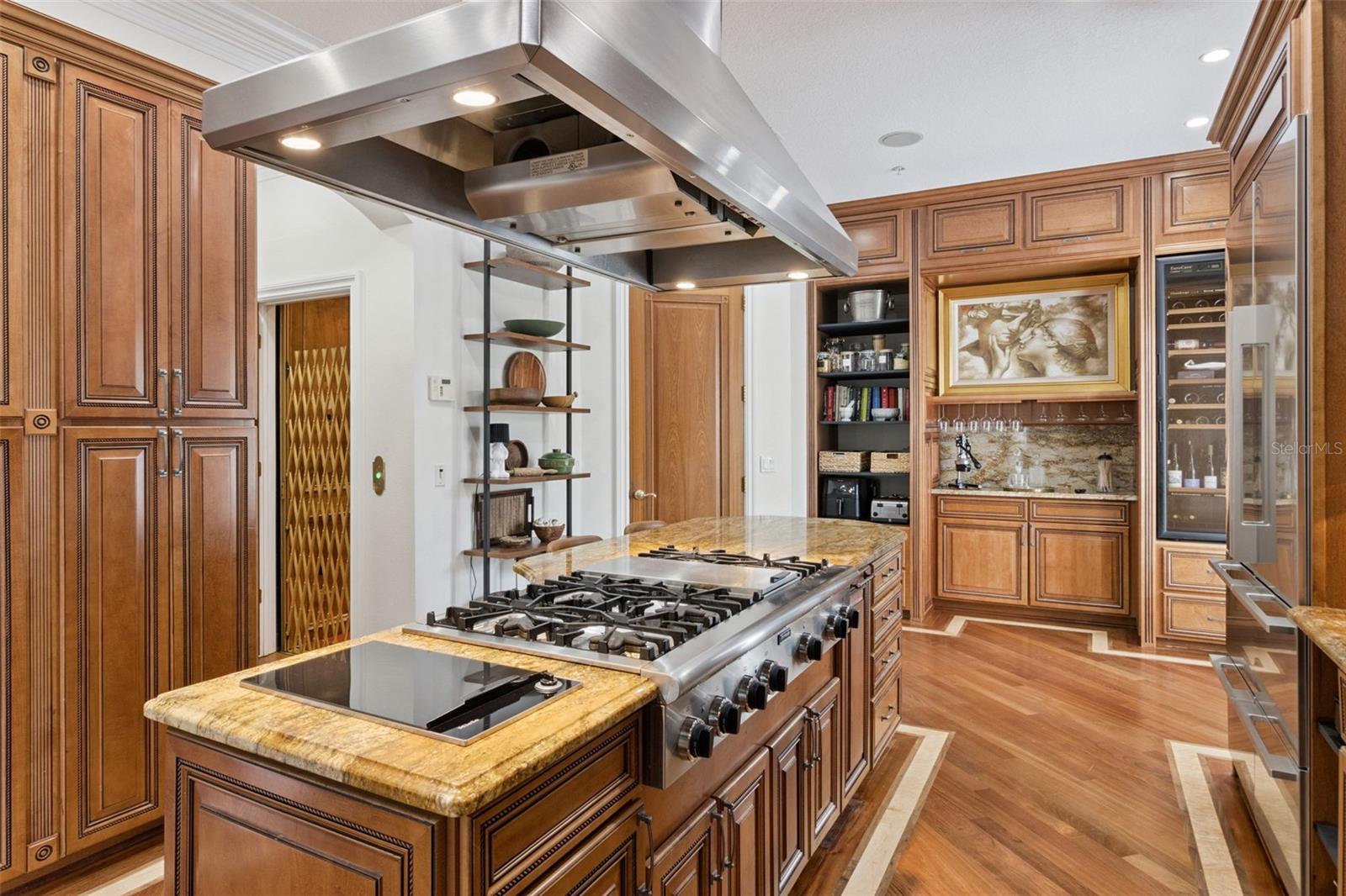2402 VICTORIA GARDENS LN, TAMPA, FL — photo 14