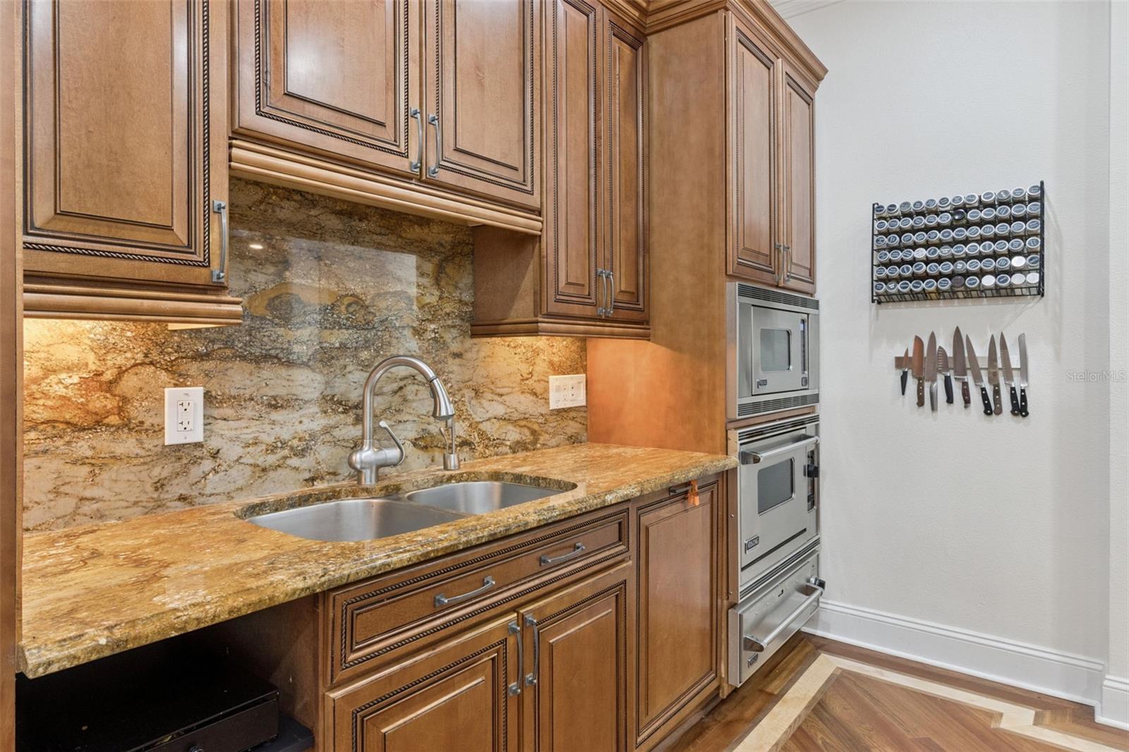 2402 VICTORIA GARDENS LN, TAMPA, FL — photo 15