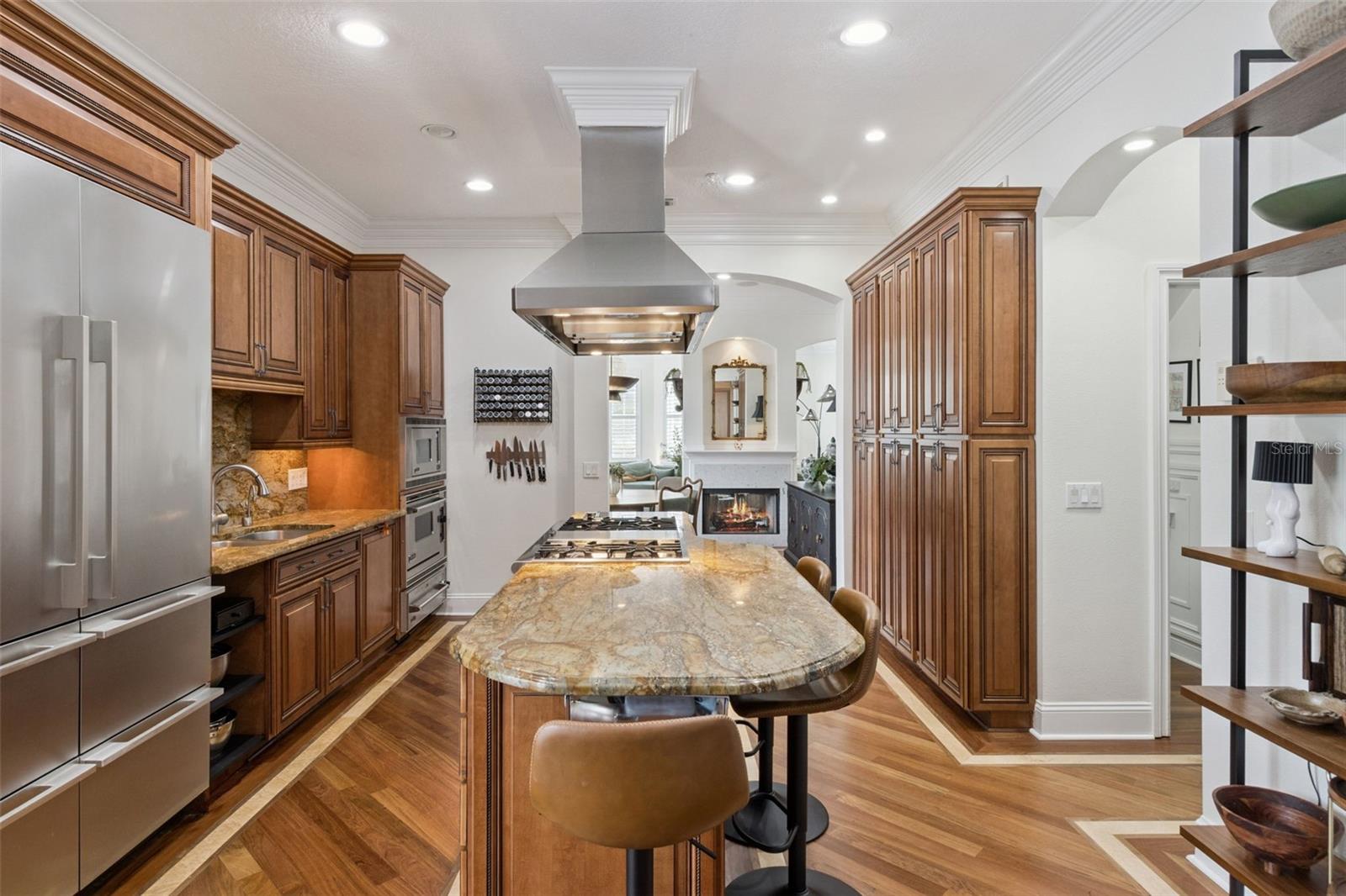2402 VICTORIA GARDENS LN, TAMPA, FL — photo 17
