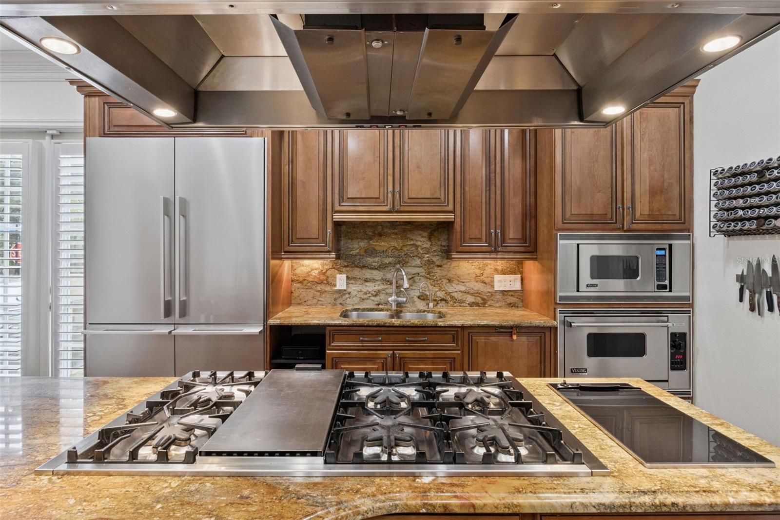 2402 VICTORIA GARDENS LN, TAMPA, FL — photo 18