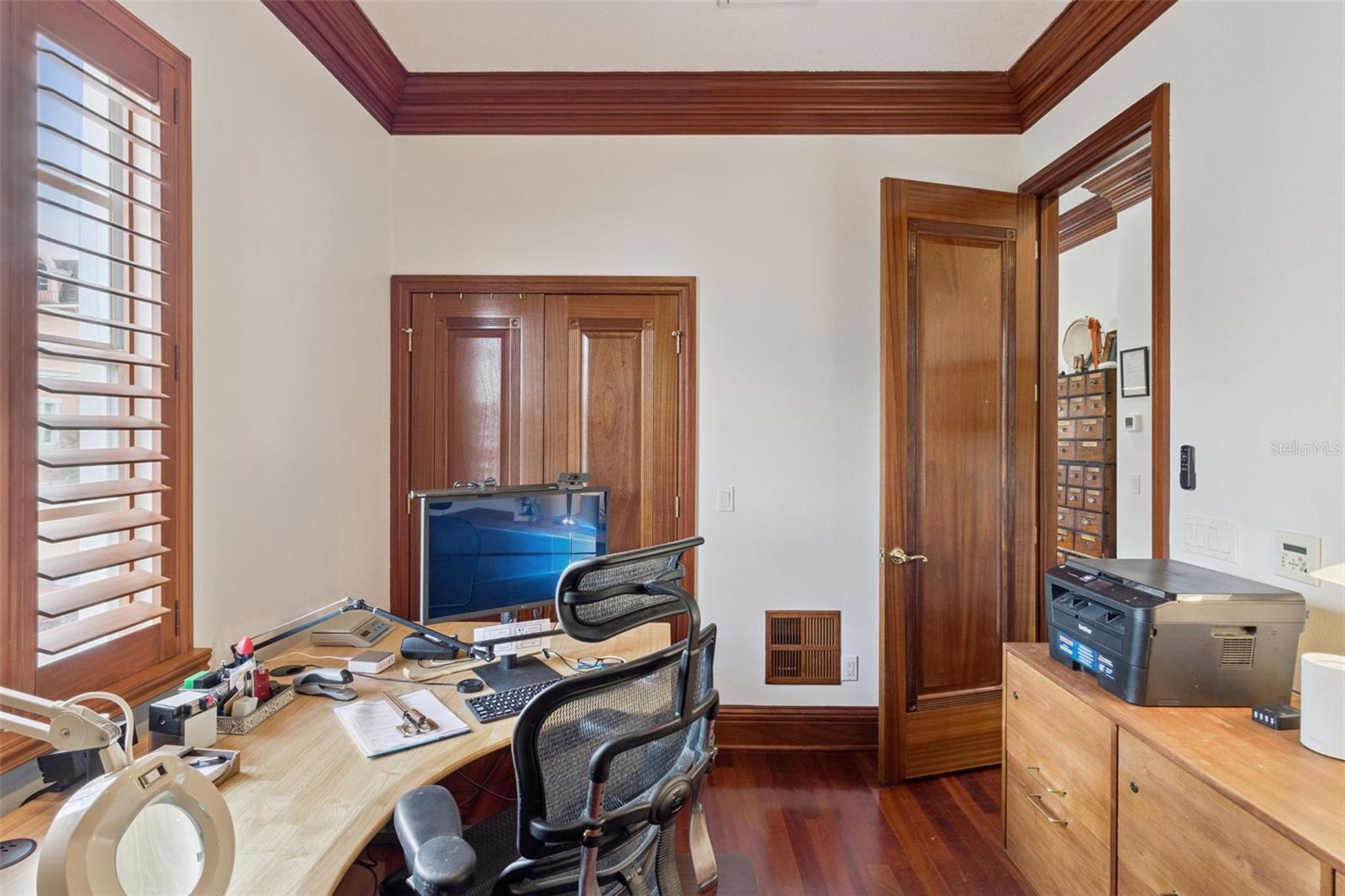 2402 VICTORIA GARDENS LN, TAMPA, FL — photo 43