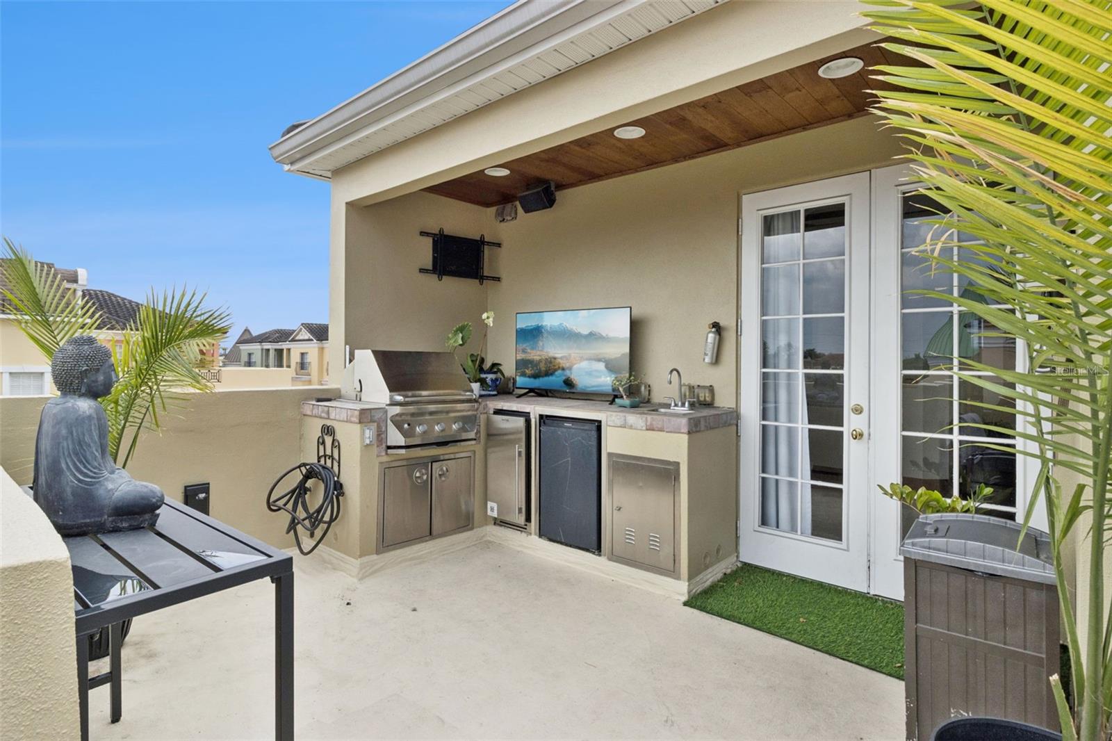 2402 VICTORIA GARDENS LN, TAMPA, FL — photo 46
