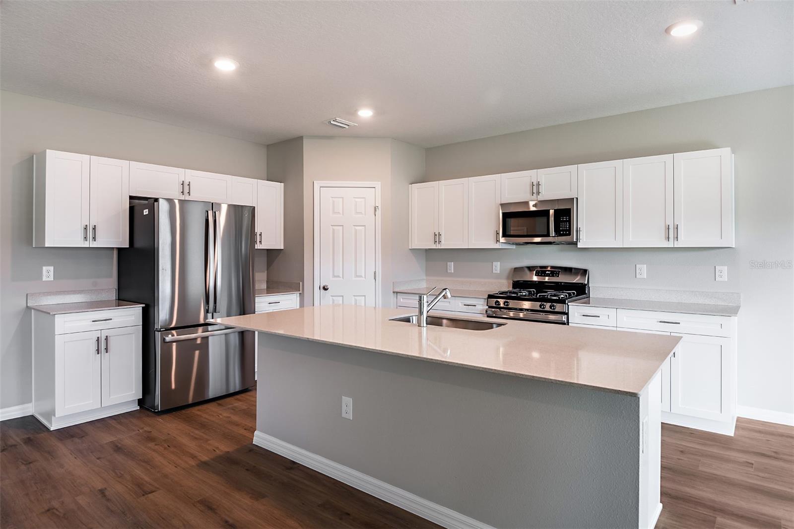 36613 SAGEMOOR DR, ZEPHYRHILLS, FL — photo 2