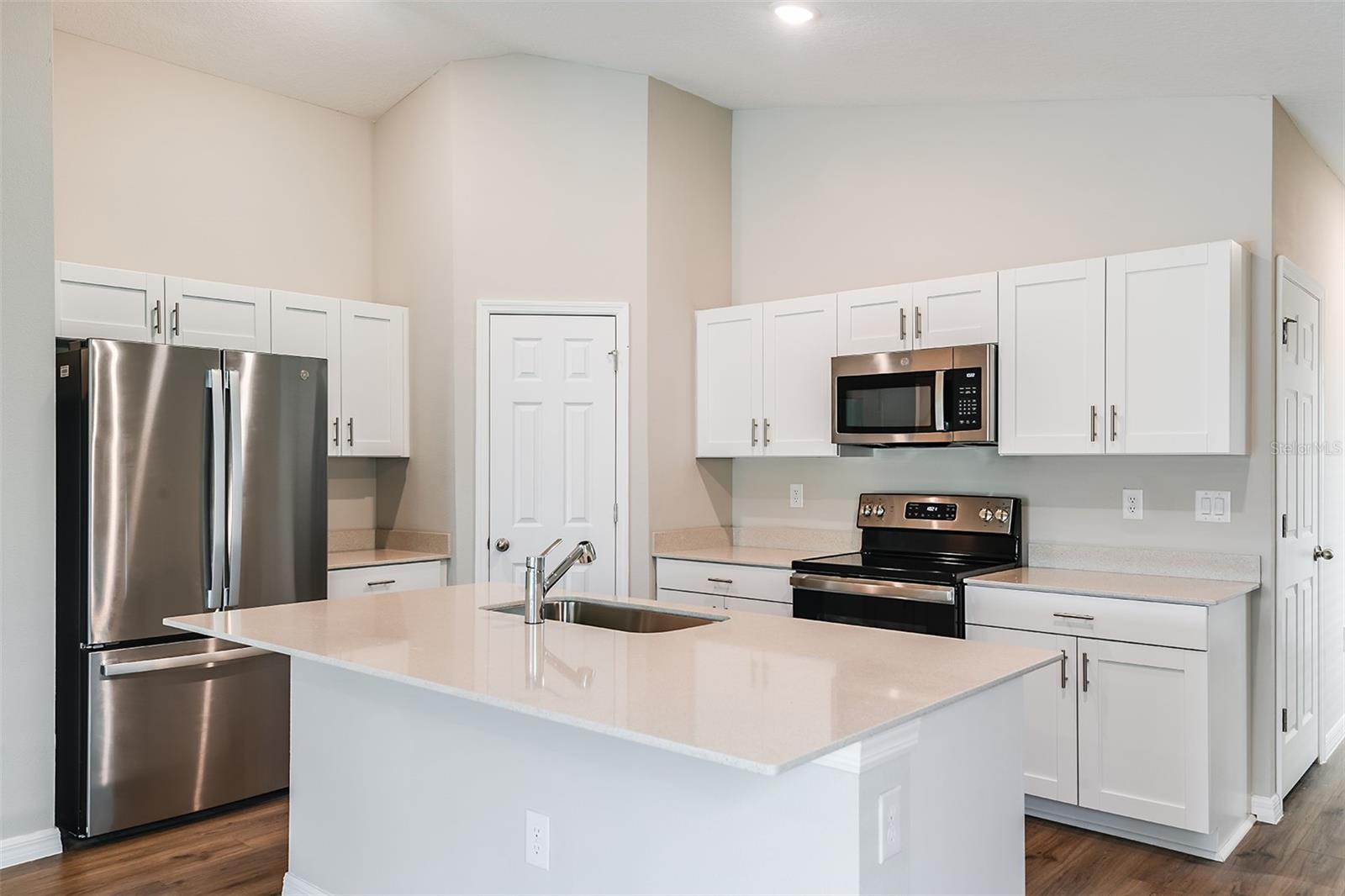 9136 BELLEVIEW FOREST PASS, DADE CITY, FL — photo 9