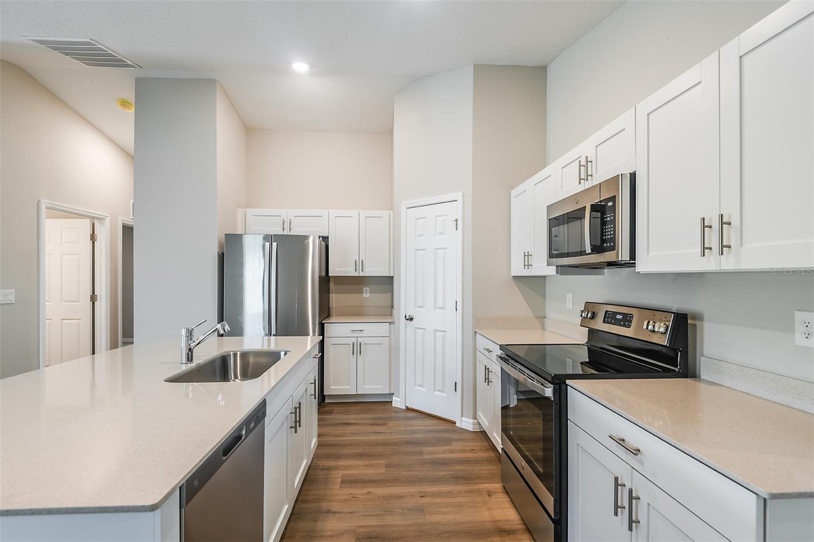 9136 BELLEVIEW FOREST PASS, DADE CITY, FL — photo 10