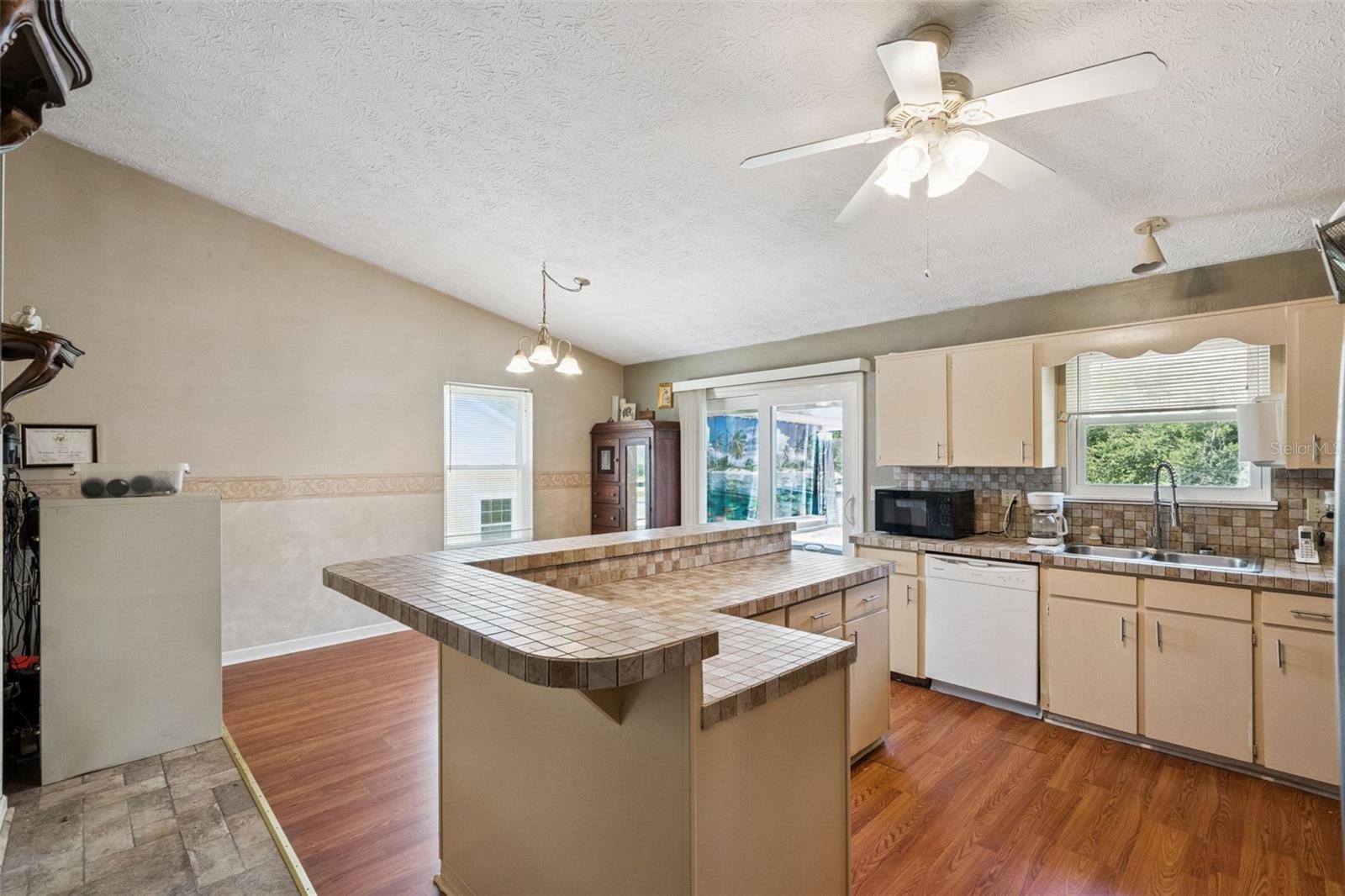 1869 KINGS POINT BLVD, KISSIMMEE, FL — photo 13