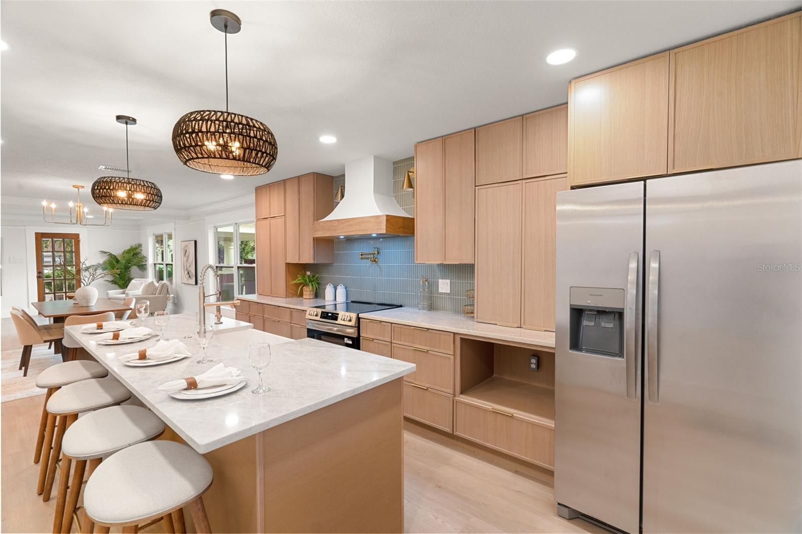6005 N ORANGE BLOSSOM AVE, TAMPA, FL — photo 3
