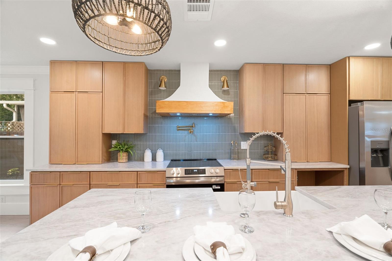 6005 N ORANGE BLOSSOM AVE, TAMPA, FL — photo 31