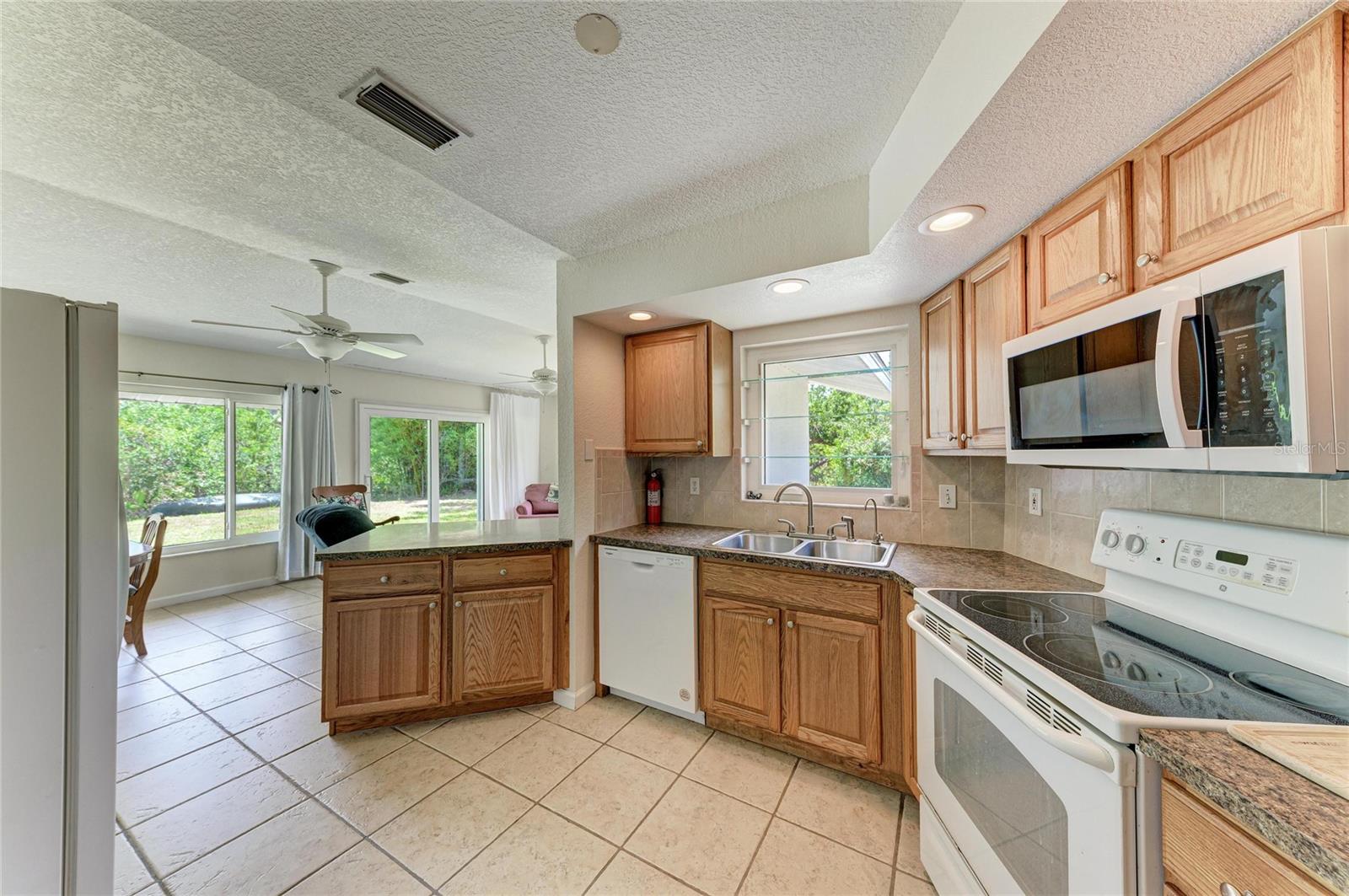 2751 OYSTER CREEK DR, ENGLEWOOD, FL — photo 9