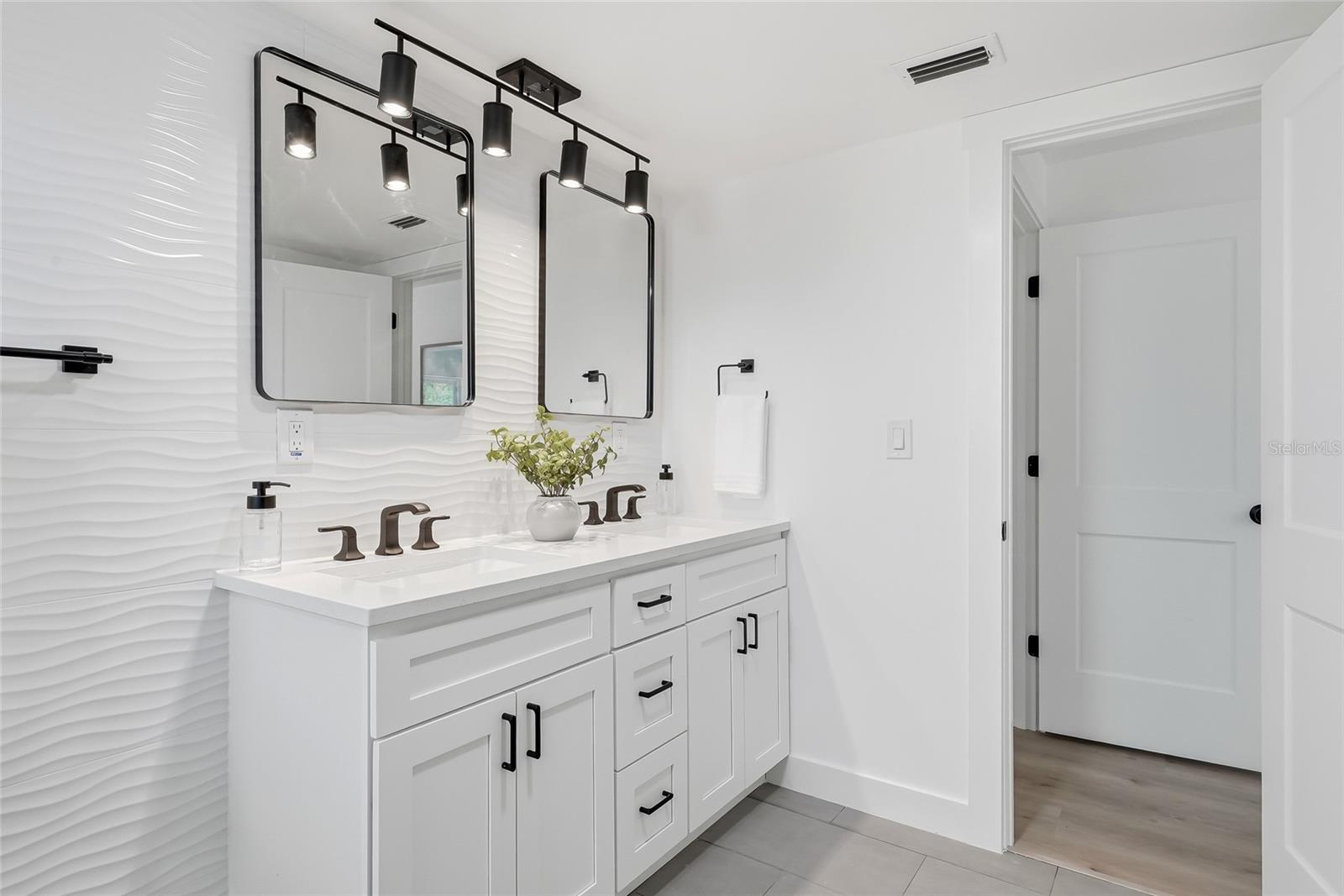 6419 PELICAN DR S, ST PETERSBURG, FL — photo 24
