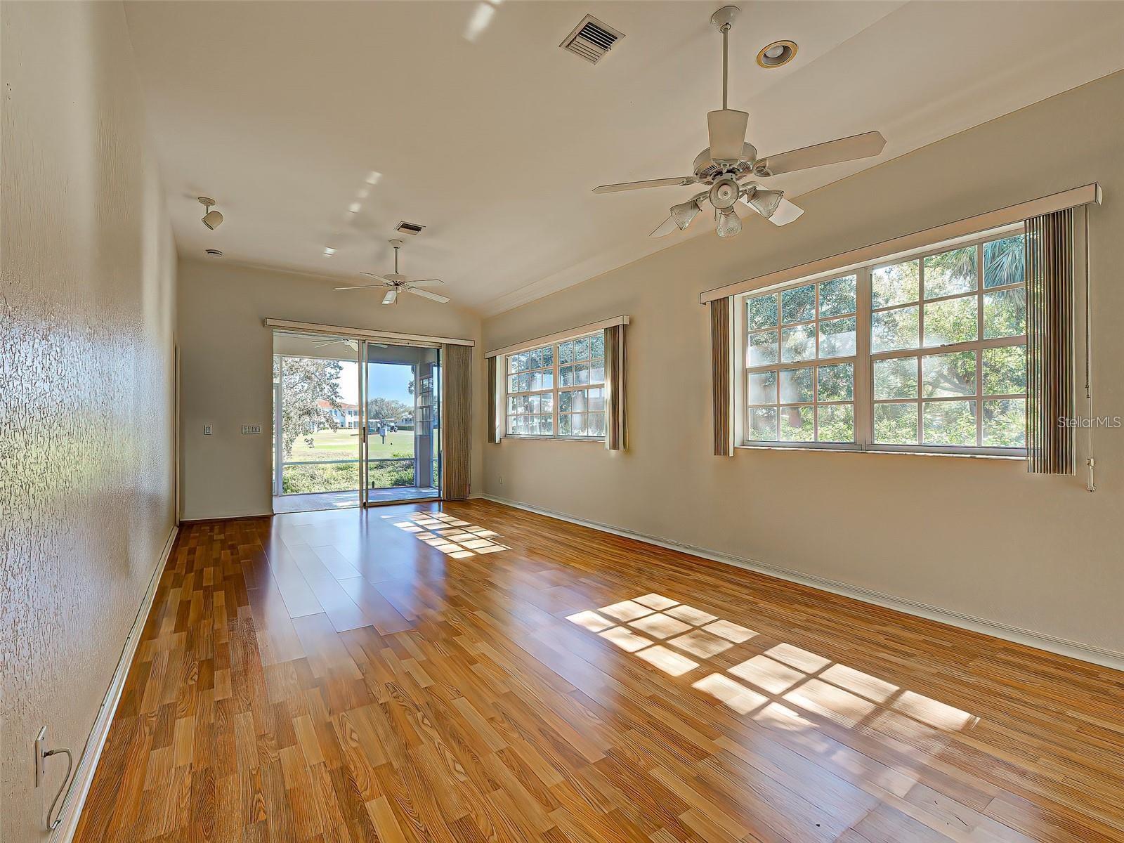 1275 BERKSHIRE CIR, VENICE, FL — photo 2