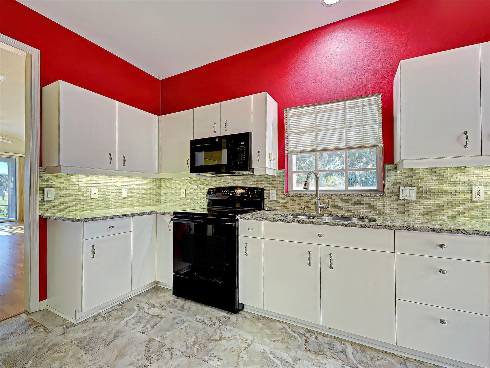 1275 BERKSHIRE CIR, VENICE, FL — photo 10