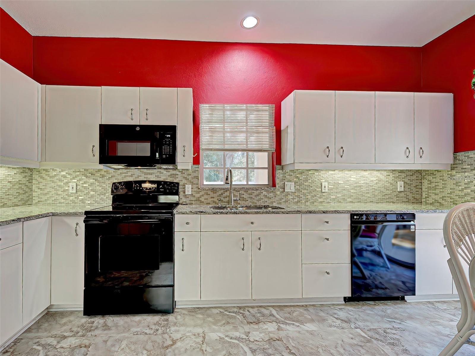 1275 BERKSHIRE CIR, VENICE, FL — photo 9
