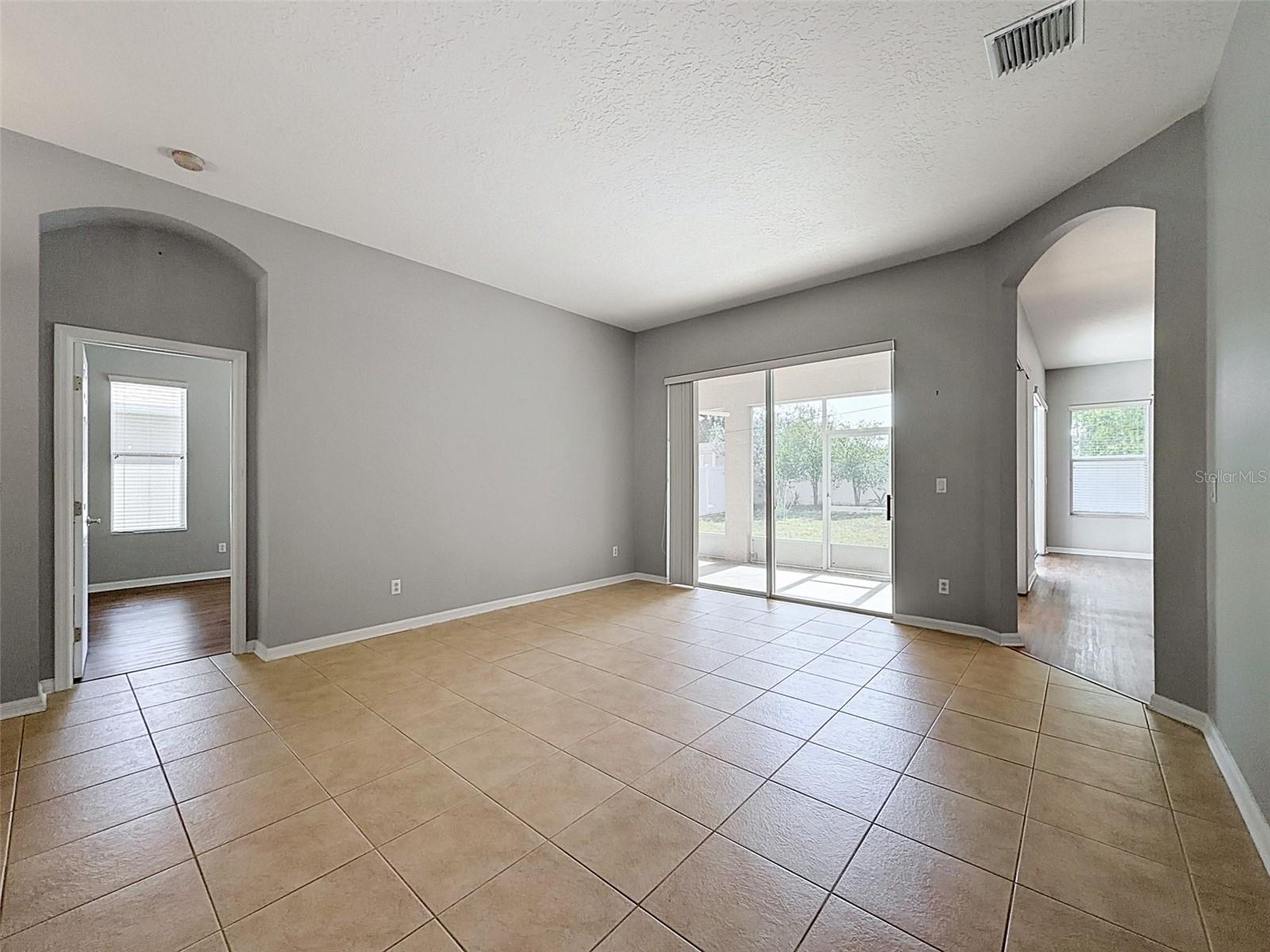 2021 RUTHERFORD DR, DOVER, FL — photo 11
