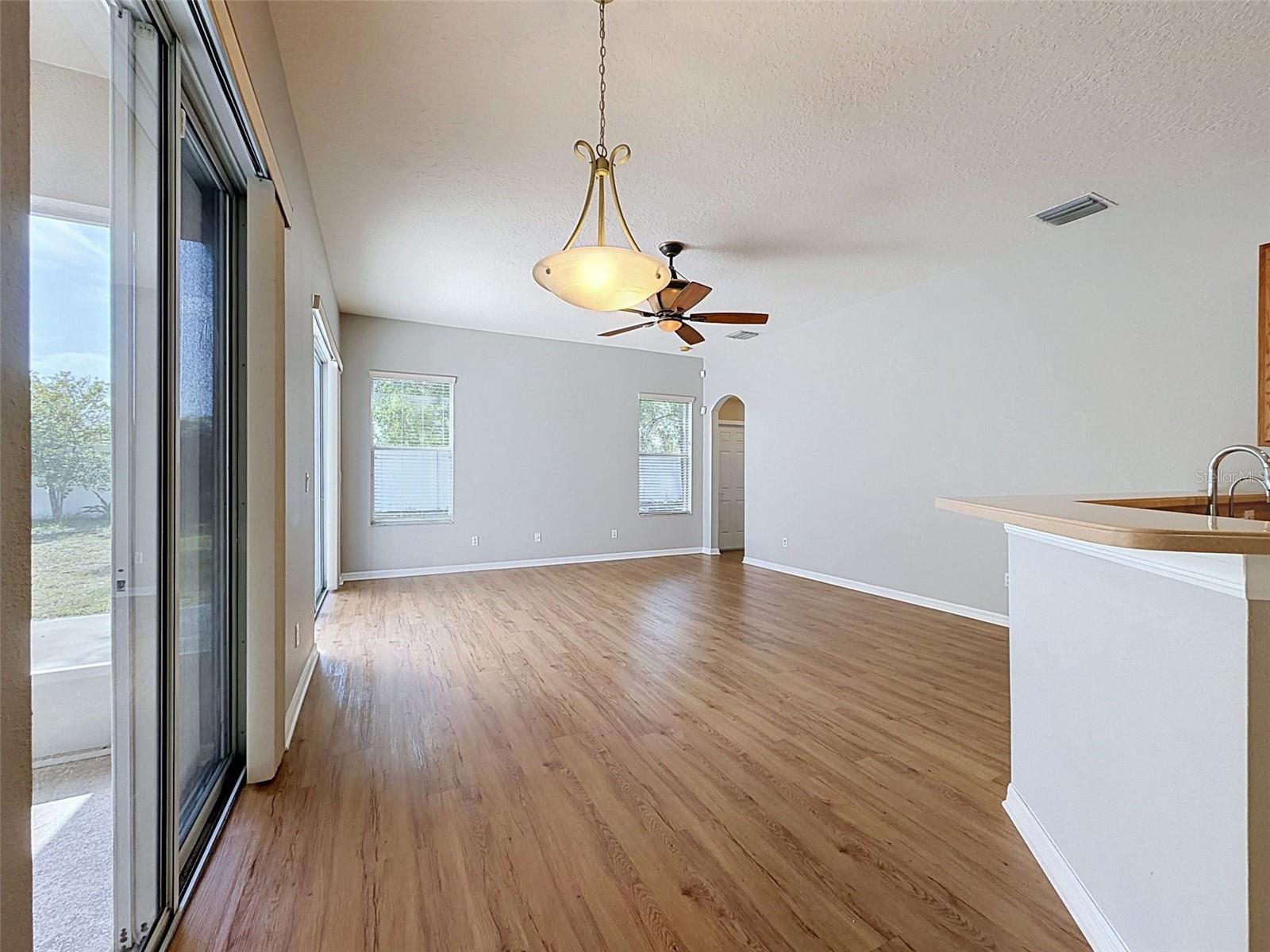 2021 RUTHERFORD DR, DOVER, FL — photo 14