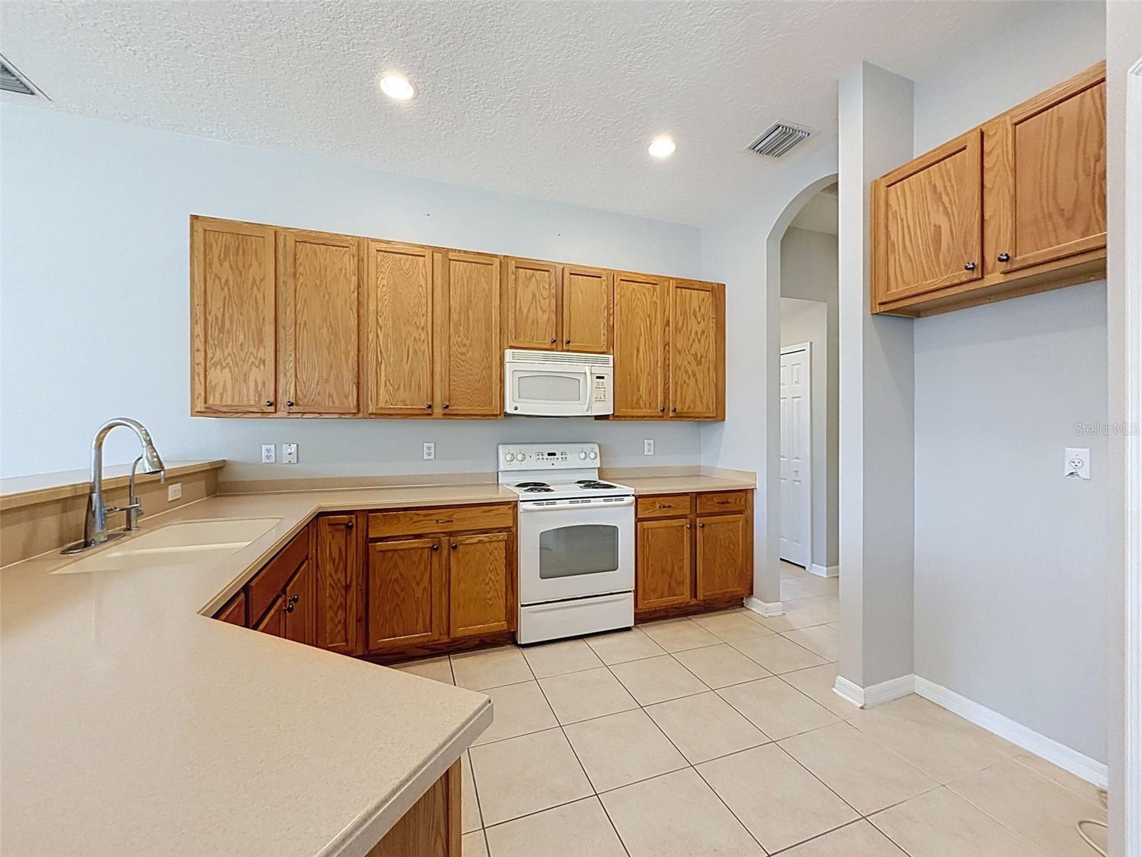 2021 RUTHERFORD DR, DOVER, FL — photo 15