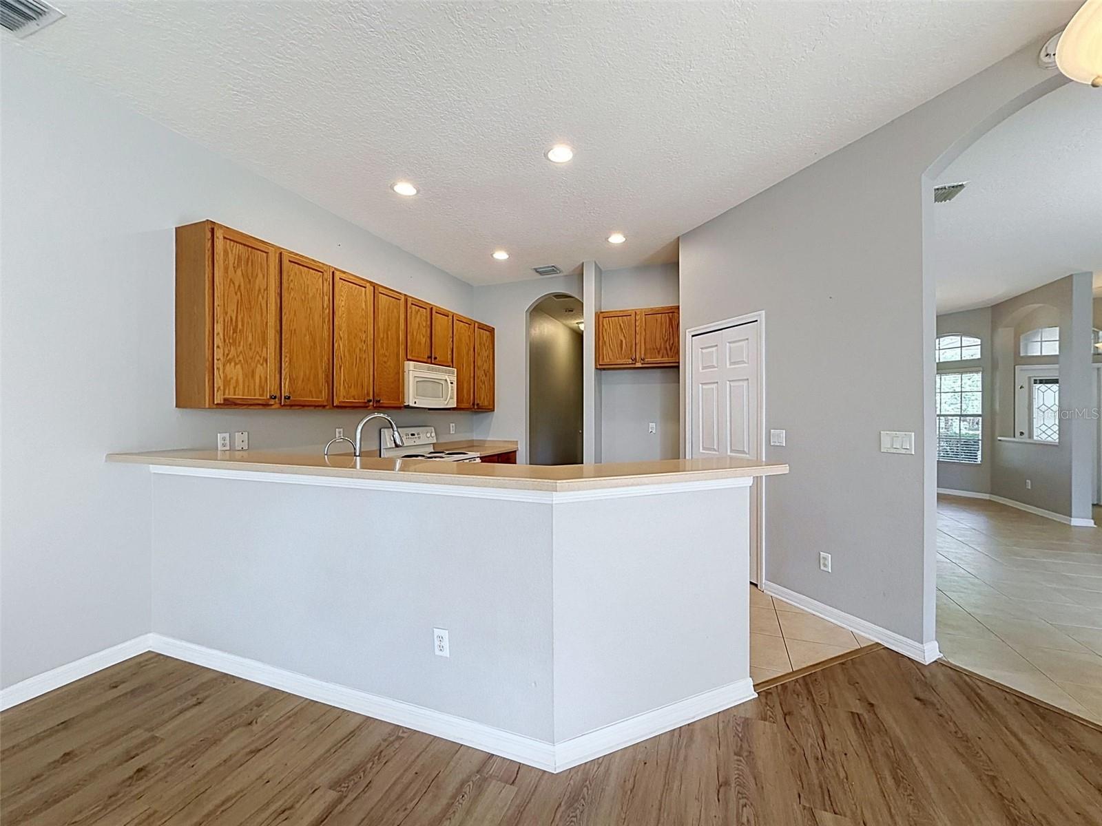 2021 RUTHERFORD DR, DOVER, FL — photo 16