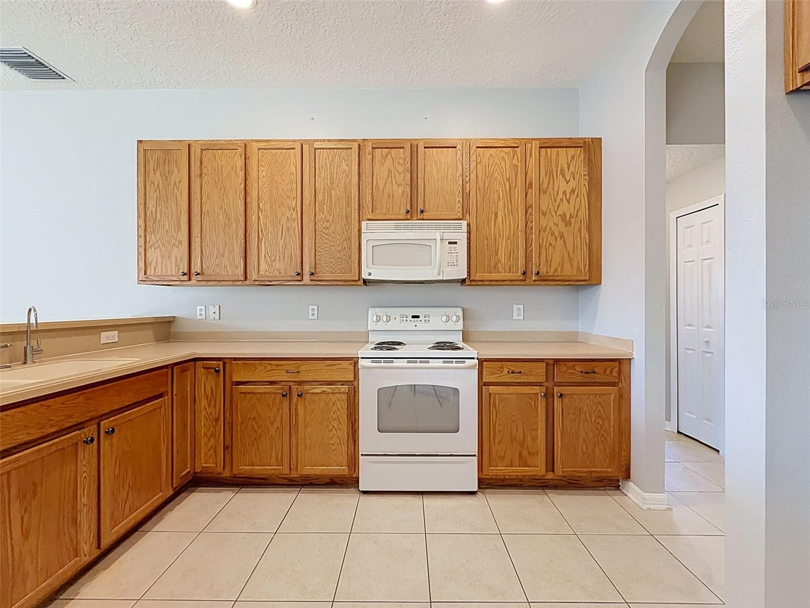 2021 RUTHERFORD DR, DOVER, FL — photo 17