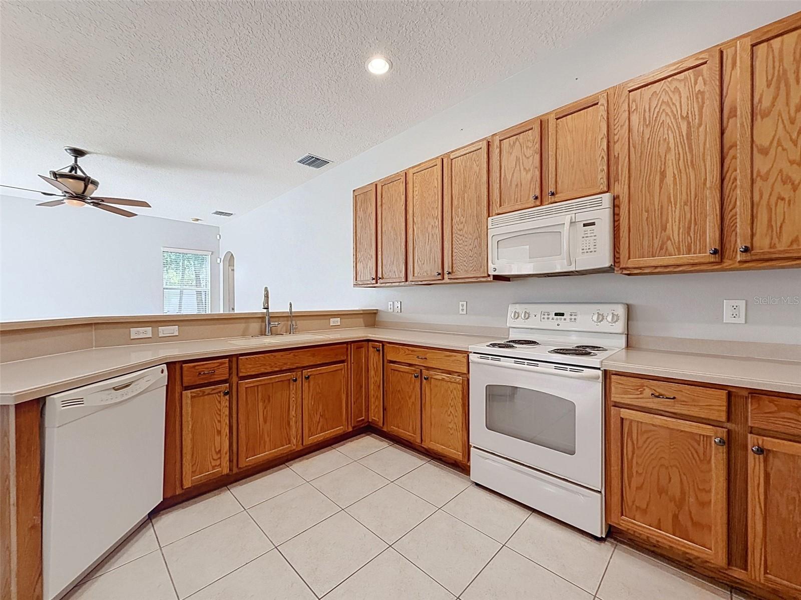 2021 RUTHERFORD DR, DOVER, FL — photo 18